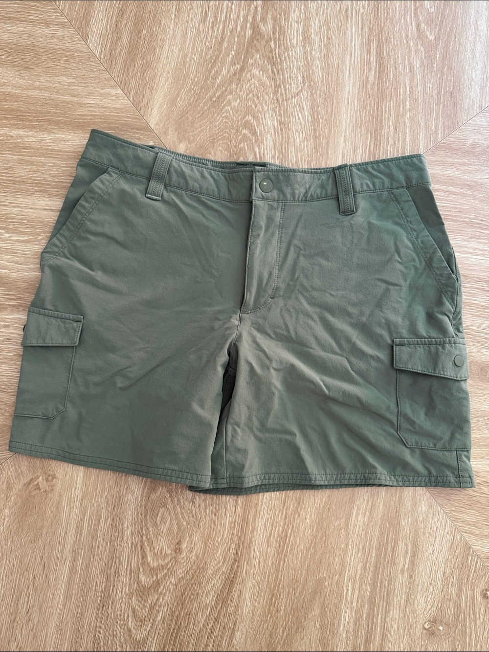 L.L. Bean cargo hiking shorts green size 10